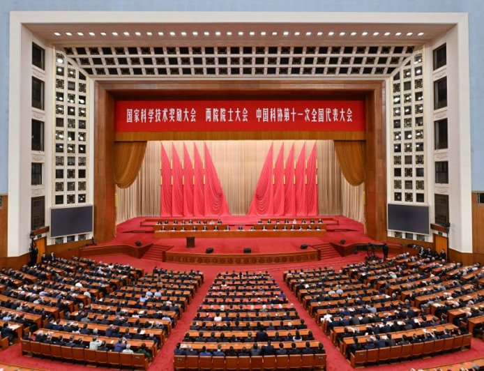 Xi Jinping remet la plus haute distinction scientifique et technologique chinoise et prononce un discours important