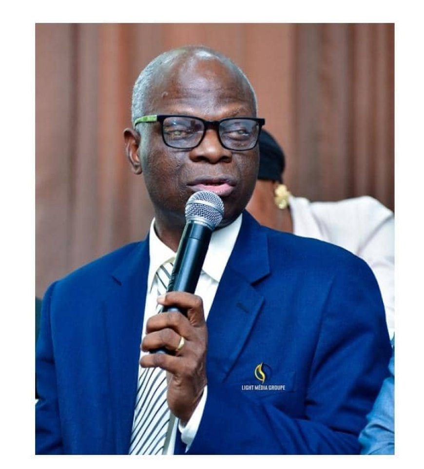 Côte d’Ivoire :  Dali Gogo, promoteur du Centre Kiné Medical, honoré aux Awards de la Santé
